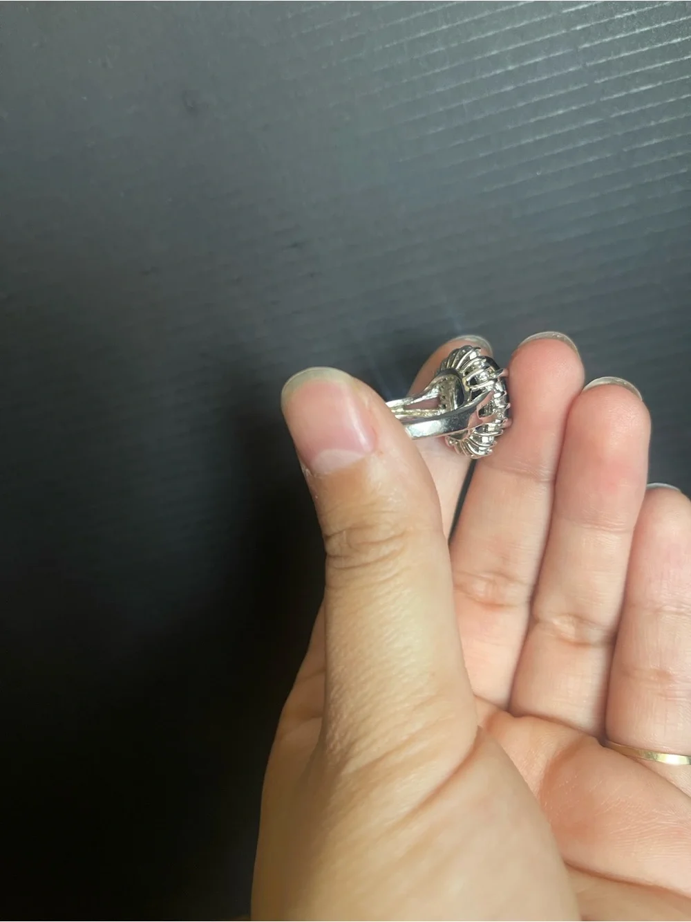 Vintage Avon princess Diana 125 anniversary ring size 8